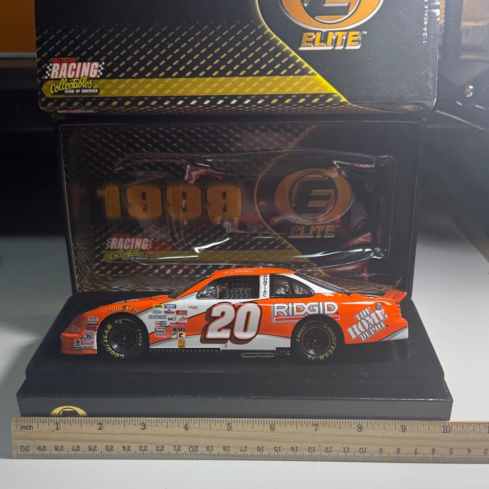 NASCAR Tony Stewart Autographed #20 Home Depot  Pontiac 1:24 car model Elite